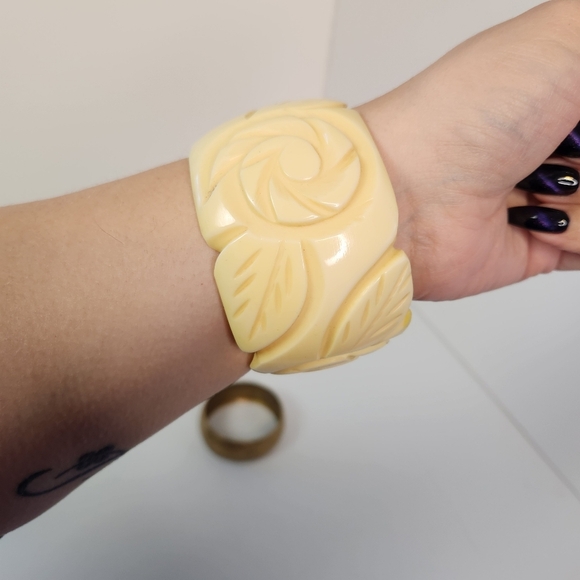 Vintage Brass Wood Bangle Bracelet Set Floral Roses Boho Bohemian Jewlery 1970s - Picture 4 of 10